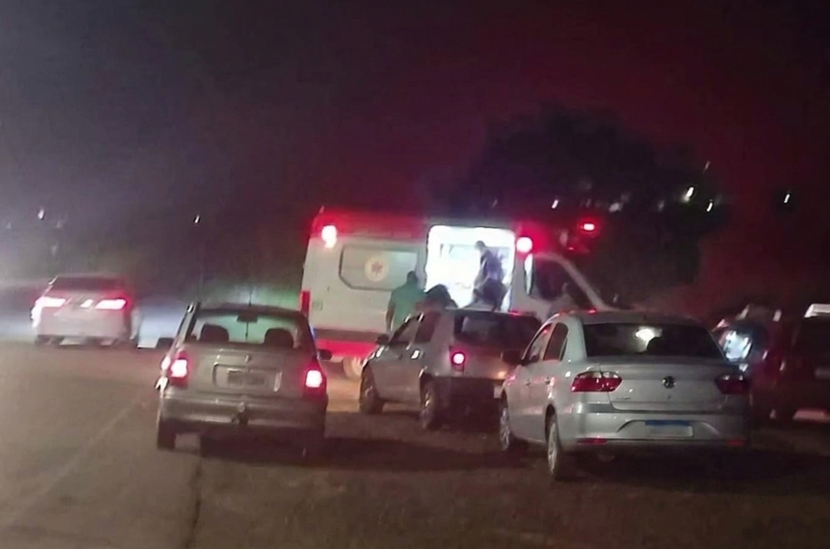Motociclista de 22 anos fica ferida após colidir com vaca solta em Itabira
