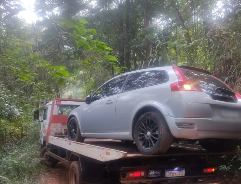 Furtado em João Monlevade na segunda, Volvo foi encontrado abandonado em São Gonçalo do Rio Abaixo um dia depois