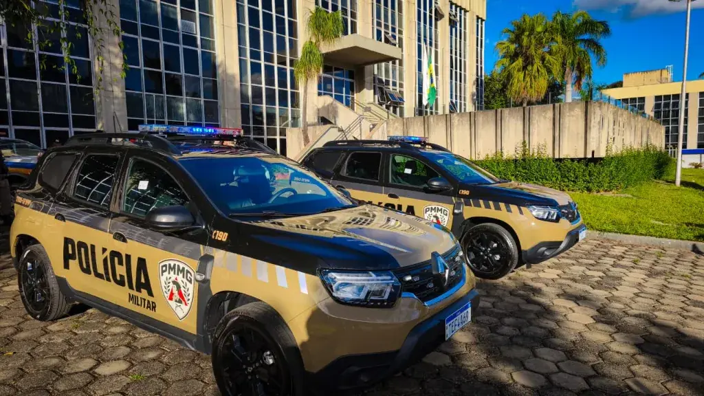 PM de Itabira ganha duas viaturas novas: Renault Duster com rádio digital e cofre já nas ruas da cidade
