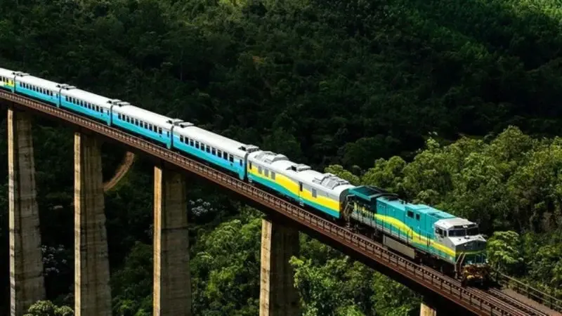 Trem noturno entre BH e o ES volta a passar pelo Vale do Aço em julho; veja horários e preços das passagens