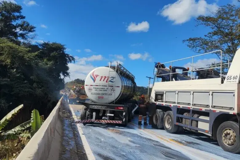 BR-381 é liberada após mais de 8 horas de bloqueio em Nova Era