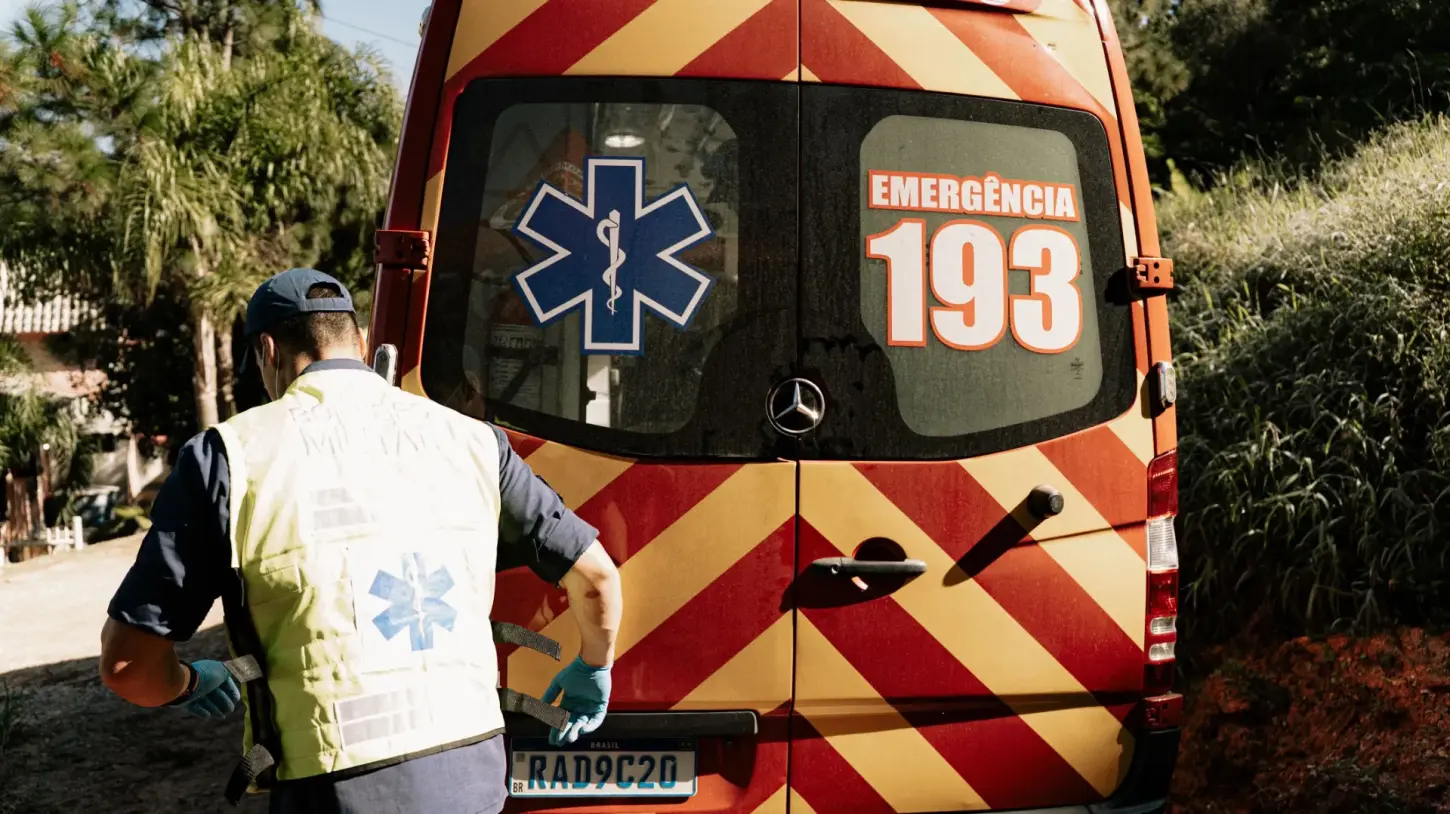 Homem é esfaqueado no Pedreira do Instituto e é socorrido por bombeiros em Itabira