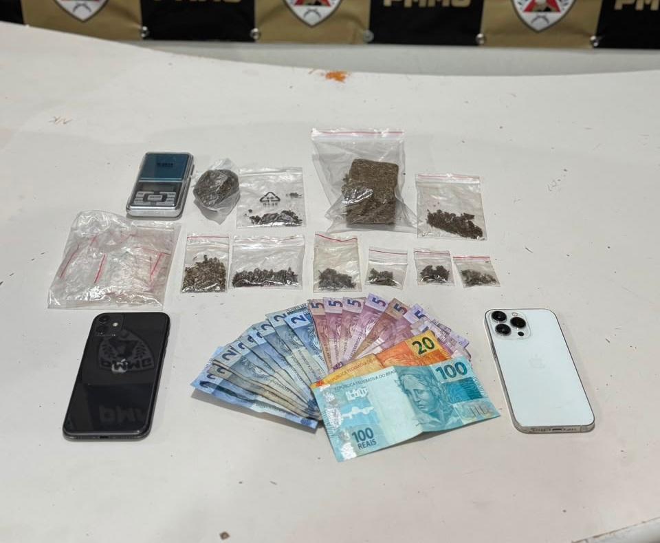 PM prende jovem após abordagem e apreende drogas em dois bairros de Itabira