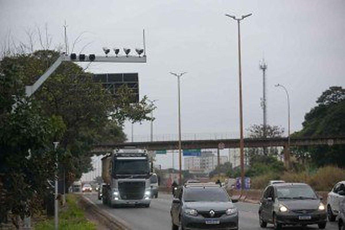 BR-381 terá teste de novo radar que calcula velocidade média em Minas