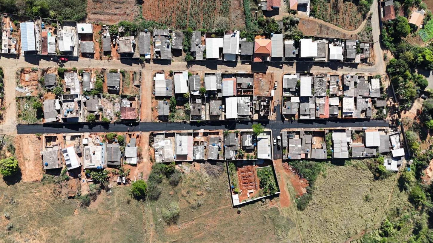Obras de asfalto avançam em três ruas do Tanquinho I, em Monlevade