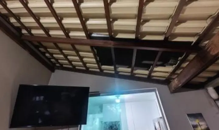 Granizo destelha casas e provoca estragos no Barreiro, em BH